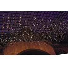 Svetelný záves s mnohými LED diódami na dekoráciu