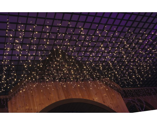 Svetelný záves s mnohými LED diódami na dekoráciu