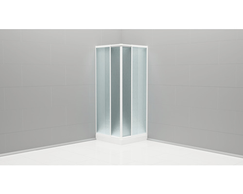 Rohová sprcha so štruktúrovanou sklenenou prepážkou a bielym rámom v kúpeľni.