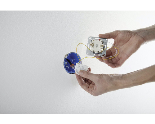 Inštalácia vypínača svetla s použitím spínacej vložky a zapustenej krabice