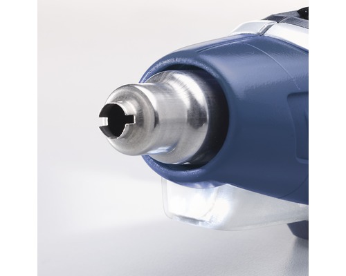 Detailný záber modrého elektrického náradia s kovovým hrotom