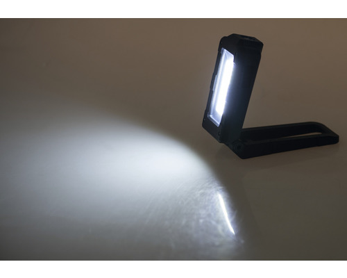 Akumulátorové svetlo so svetelným lúčom