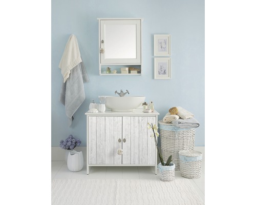 Kúpeľňový komplet s umývadlovou skrinkou, zrkadlom, doplnkami a dekoráciami pre svetlú a priateľskú atmosféru