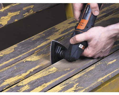 Oscilačné elektrické náradie používané na brúsenie dreva