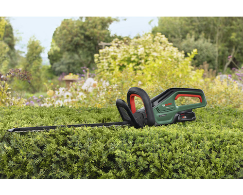 Akumulátorové nožnice na živý plot Bosch pri vonkajšom použití