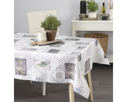 Jedálenský stôl so sivým vzorovaným obrusom, bylinkový vzor