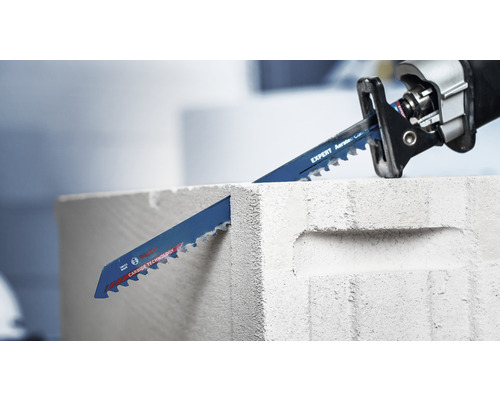 Šabľová píla reže do kameňa