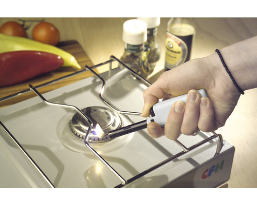 Varič je zapálený plynovým zapaľovačom.