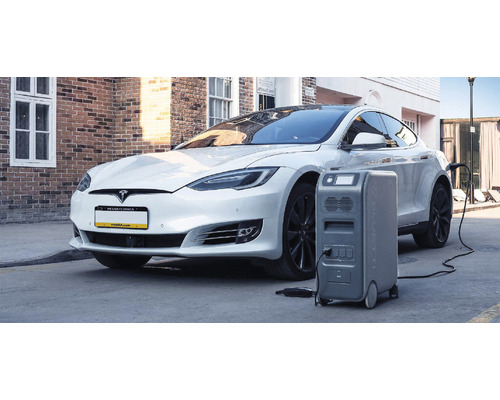 Elektromobil sa nabíja pomocou prenosného zdroja energie