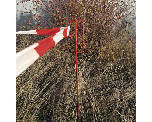 Zábrana s červenobielym vzorom a červený zábranový stĺpik