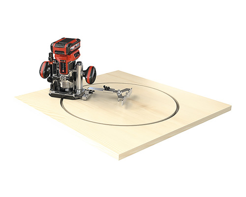 Horná frézka frézuje kruh do drevenej dosky