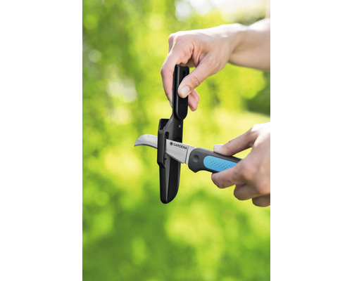 Záhradnícke nožnice s ochranou čepele vložené do ochranného puzdra