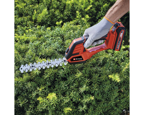 Akumulátorové nožnice na živý plot sa používajú na strihanie živého plota