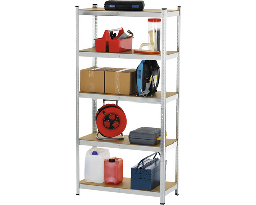 Regál s piatimi policami a rôznymi predmetmi