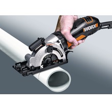 Kotúčová píla Worx reže rúrku