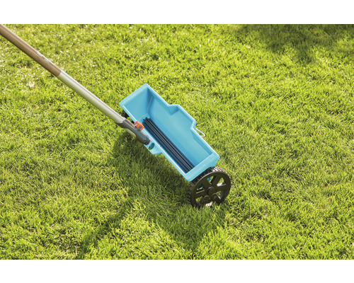 Rozmetadlo na ošetrovanie trávnika na trávniku