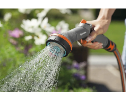 Záhradná sprcha sa používa na zavlažovanie rastlín