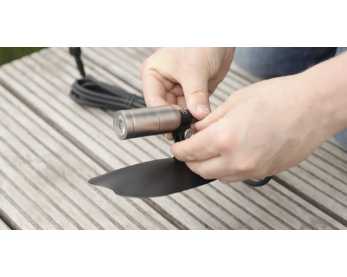 Montáž záhradného svetla so zemným hrotom