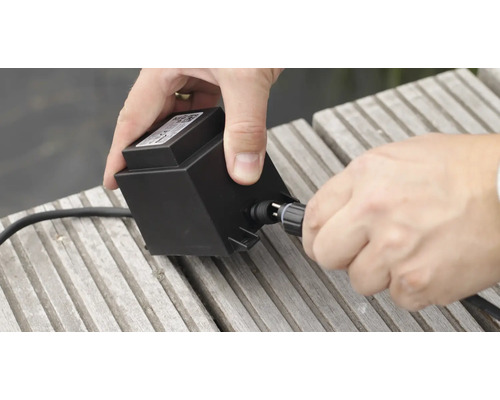 Inštalácia transformátora záhradného jazierka s pripojením