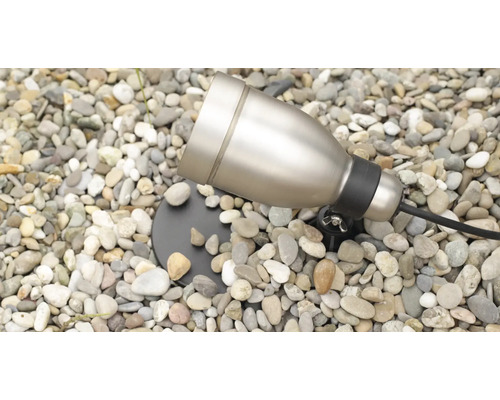 Záhradný reflektor na osvetlenie záhrady v štrkovom lôžku