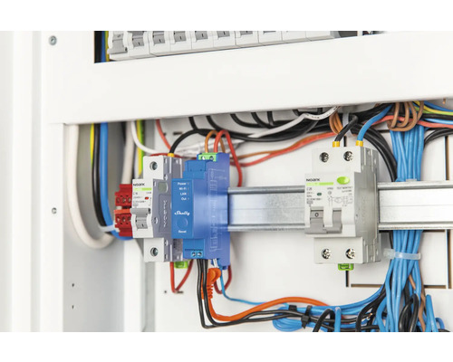 Poistková skriňa s poistkami a kabelážou