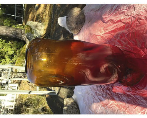 Veľká sklenená váza na ochrannej fólii