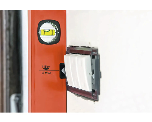 Vodováha na vyrovnanie vypínača svetla