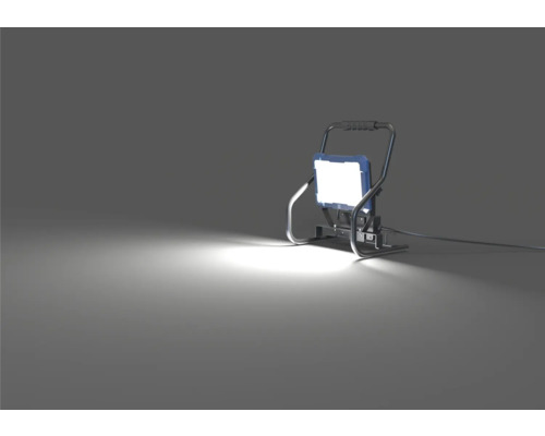 LED stavebný reflektor s káblom a nosným rámom