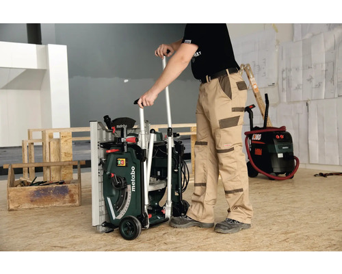 Stolová okružná píla Metabo s podstavcom v prepravnej polohe