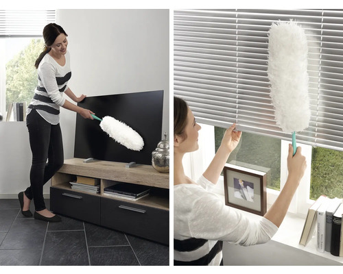 Žena čistí televízory a žalúzie prachovkou