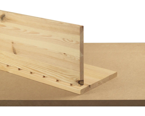 Drevená polica s čapovými spojmi