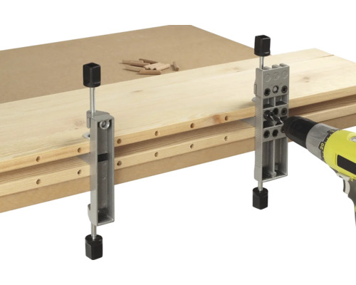 Šablóna na vŕtanie kolíkov používaná s vŕtačkou na drevo