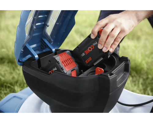 Vkladanie batérie do kosačky na trávu