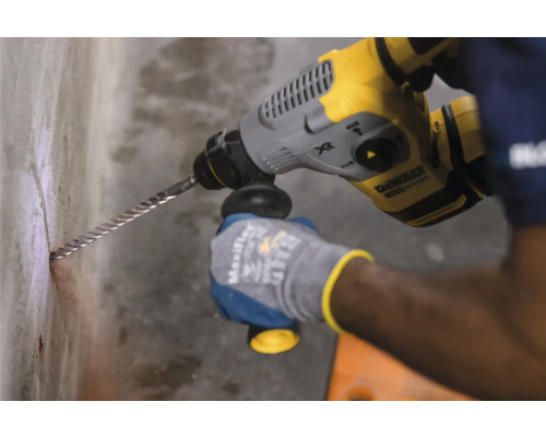 Vŕtacie kladivo vŕta do steny