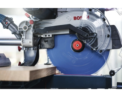 Logo Bosch Kotúčová píla reže drevo