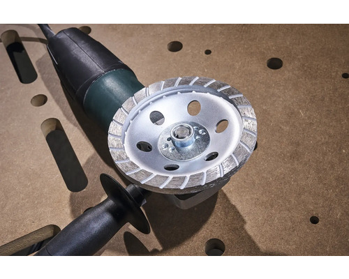 Uhlová brúska s hrncovým brúsnym kotúčom