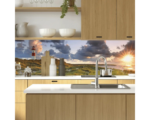 Kuchynská zástena s motívom majáka za drezom a sporákom