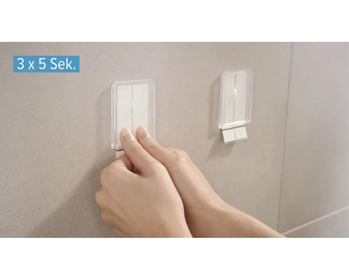 Aplikácia lepiacich prúžkov na stenu