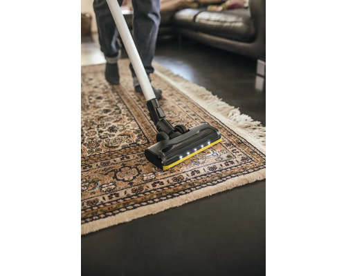 Vysávač v prevádzke na koberci