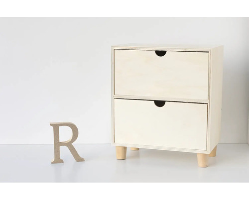 Malá drevená skrinka s dvoma zásuvkami a drevenými nohami