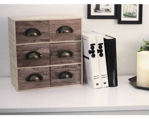 Komoda so šiestimi zásuvkami v drevenom dizajne s úchytkami