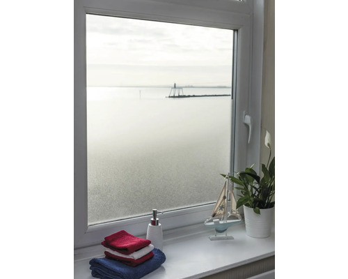 Okno s mliečnou fóliou pre väčšie súkromie a dekoráciu
