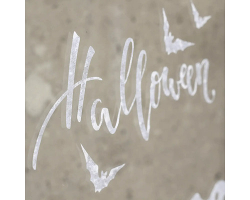 Nápis Halloween a netopiere ako okenná dekorácia