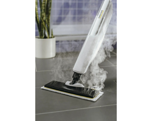 Parný čistič používaný na dlaždice