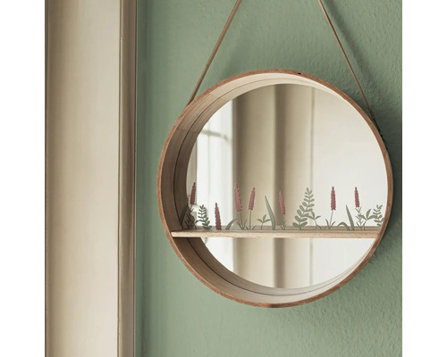 Okrúhle zrkadlo s dreveným rámom a poličkou zavesené na koženom remienku