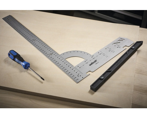 Multifunkčný uholník Wolfcraft 5206000 so skrutkovačom na drevenej doske