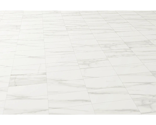 Dlaždice s mramorovým vzhľadom na podlahe