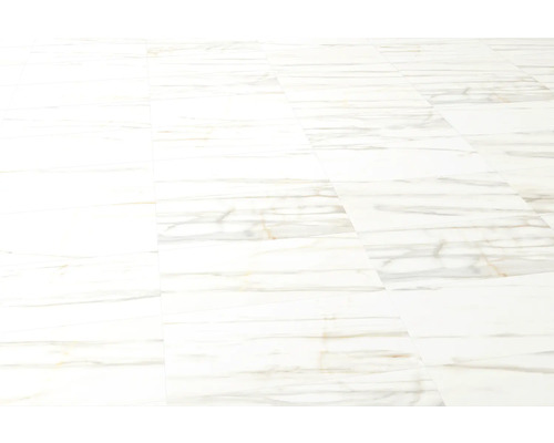 Položená podlahová krytina vzhľadu mramoru.