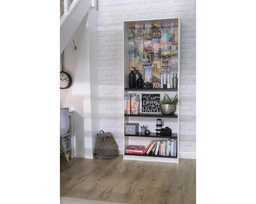 Vysoká polica so štyrmi policami a motívom New York City