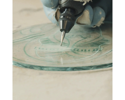 Gravírovanie skla pomocou gravírovacieho nástroja